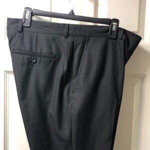 REACTION 
KENNETH COLE
34 X 30 MENS DRESS PANTS 
BLACK IN COLOR 
GREAT SHAPE